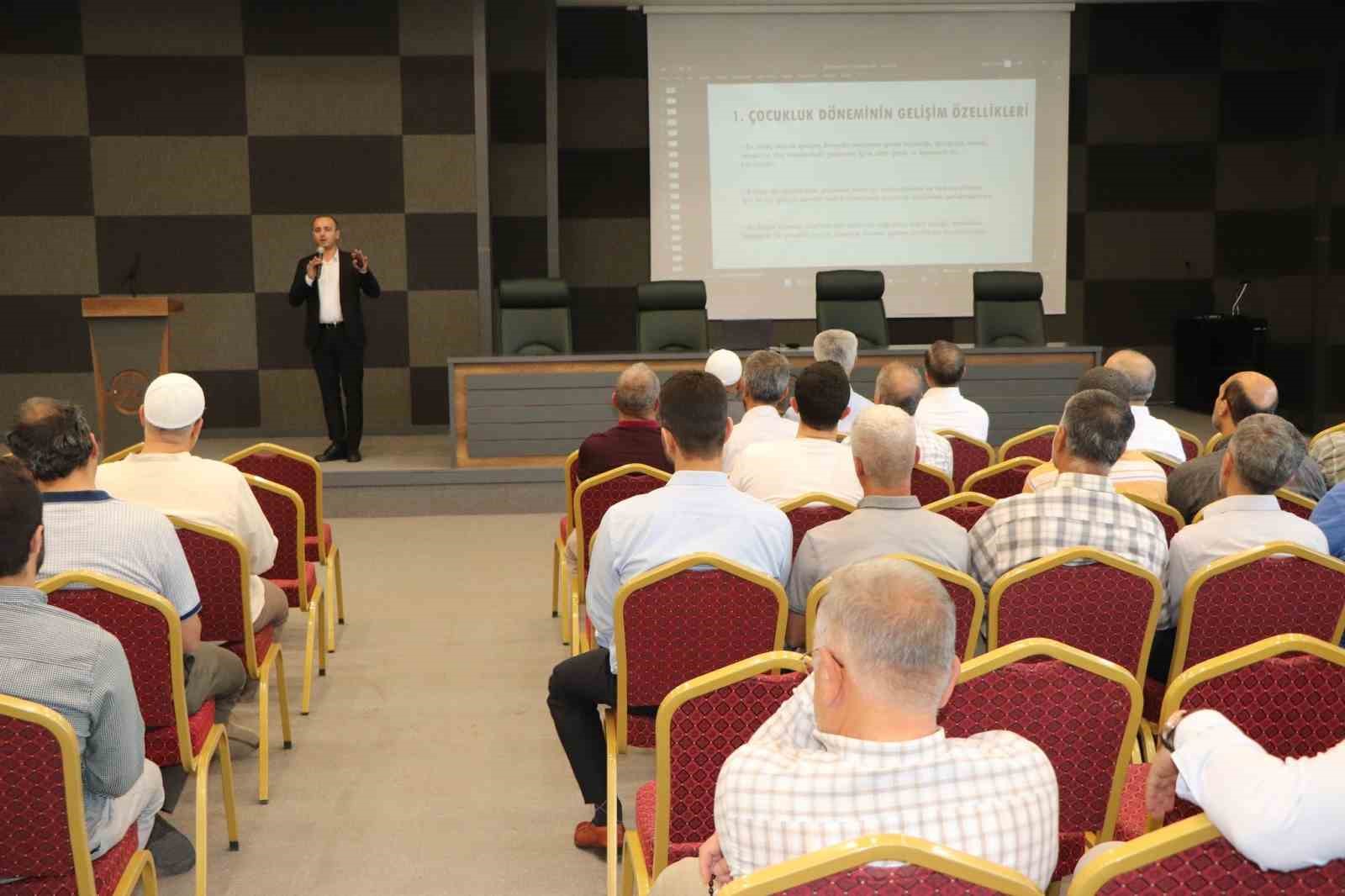 Elazığ’da yaz Kur’an kurslarında görev alacak personele yönelik seminer
