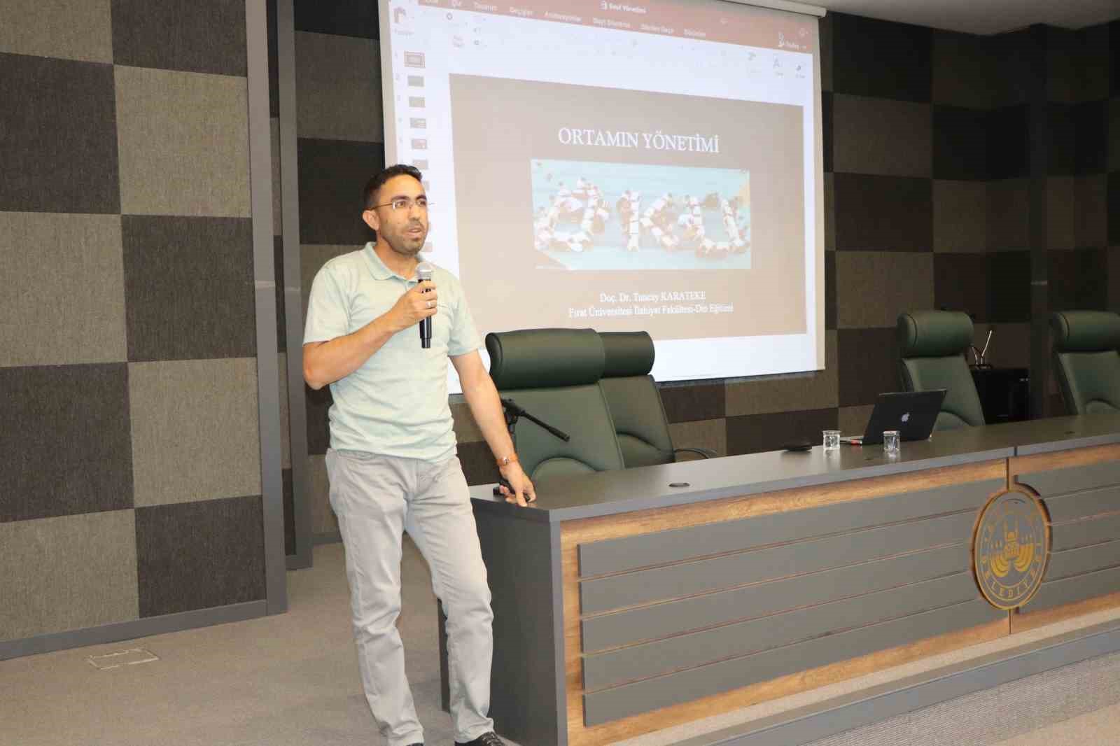 Elazığ’da yaz Kur’an kurslarında görev alacak personele yönelik seminer
