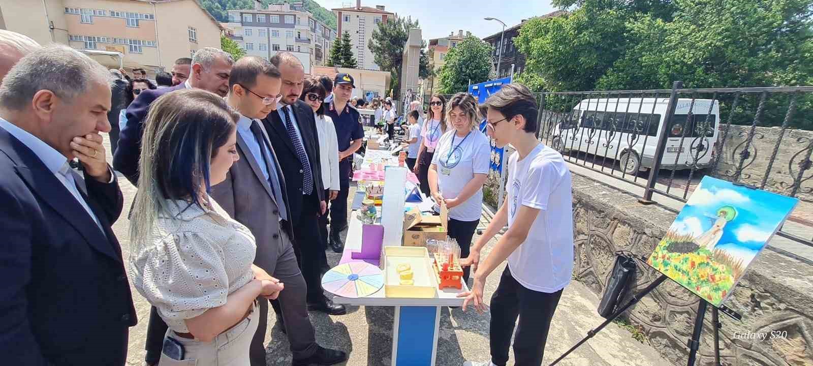 Öğrencilerin projeleri beğeniye sunuldu
