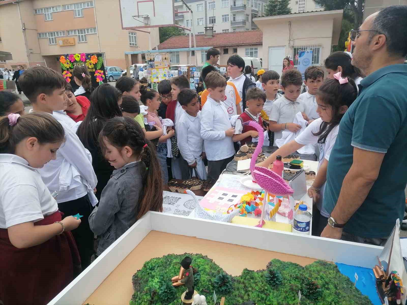 Öğrencilerin projeleri beğeniye sunuldu
