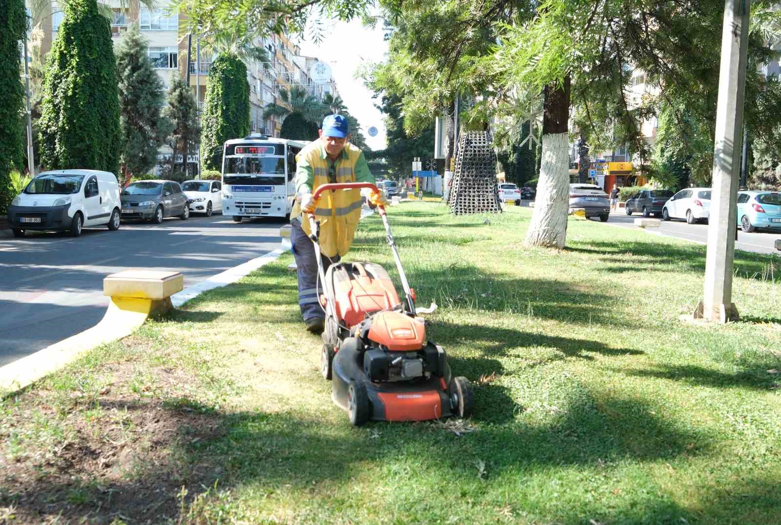 Büyükşehir Aydın’ı rengarenk çiçeklerle süslüyor
