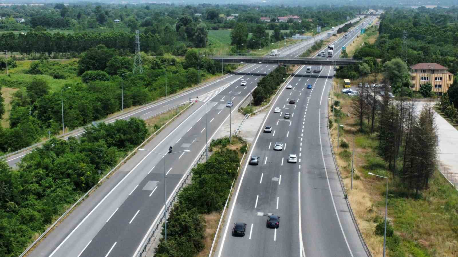 Trafikte akıcı yoğunluk devam ediyor
