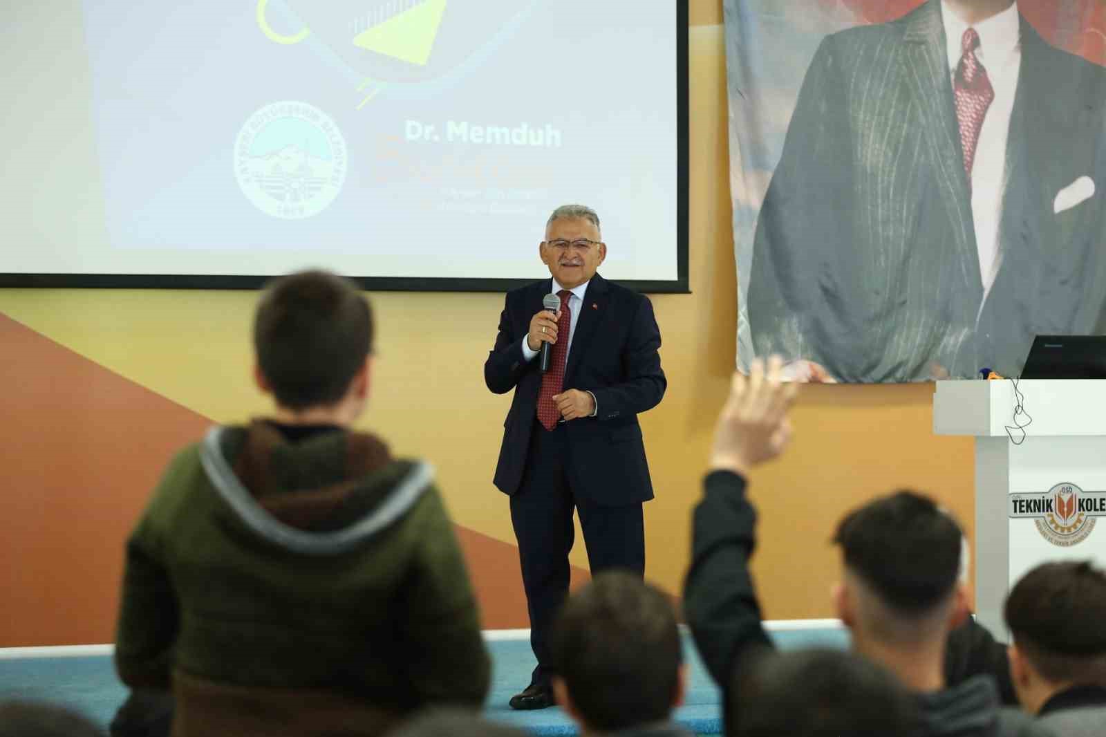 Öğrenci dostu başkan, eğitim öğretim sürecinde binlerce öğrenciye dokundu
