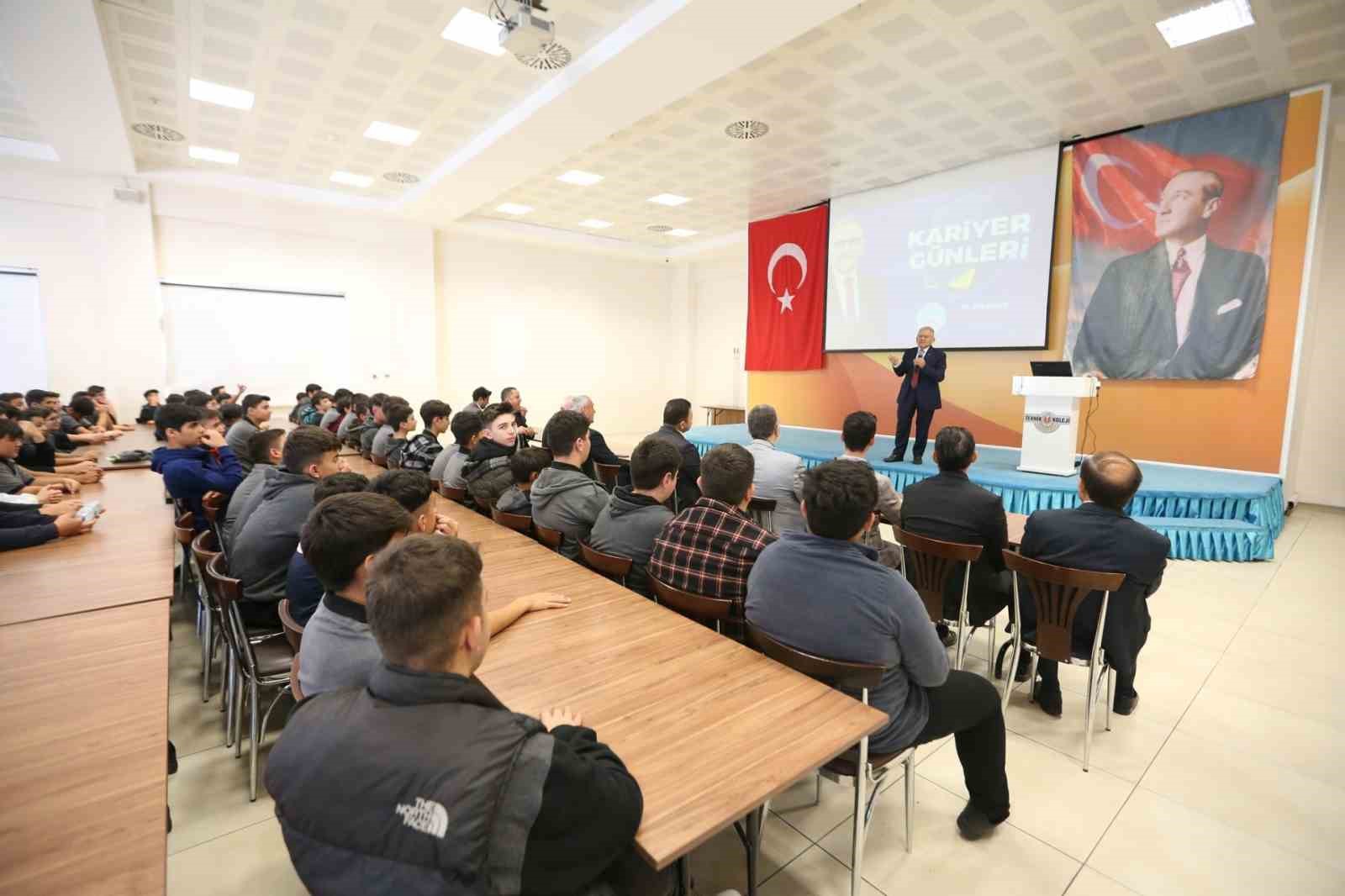 Öğrenci dostu başkan, eğitim öğretim sürecinde binlerce öğrenciye dokundu
