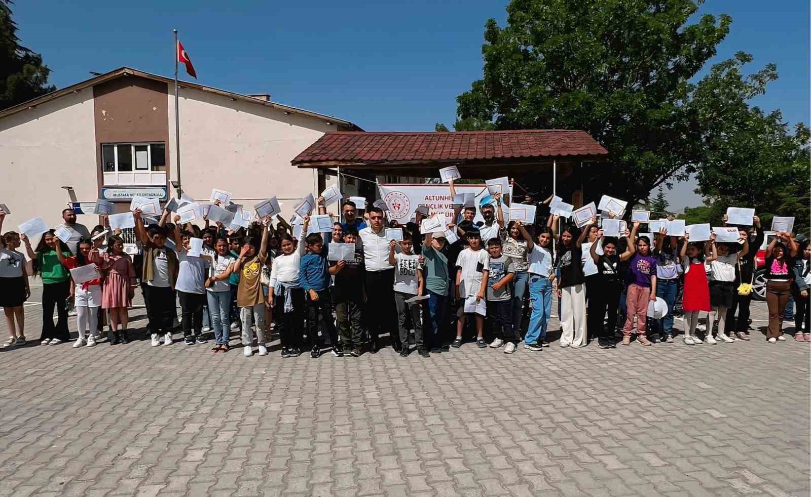 Altunhisar’da çocuklar spor yaparak yaz tatiline girdi
