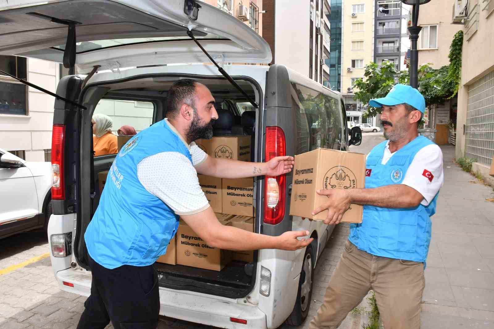 Büyükşehir bayramda ihtiyaç sahiplerinin yanında
