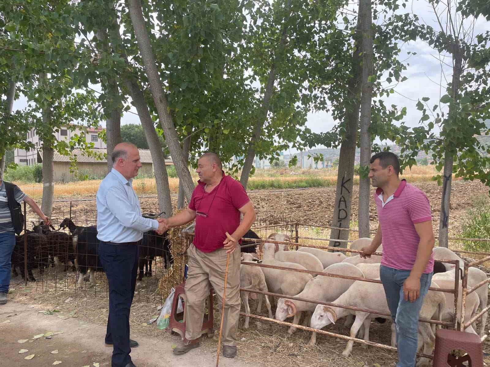 Başkan Torun kurban pazarını ziyaret etti
