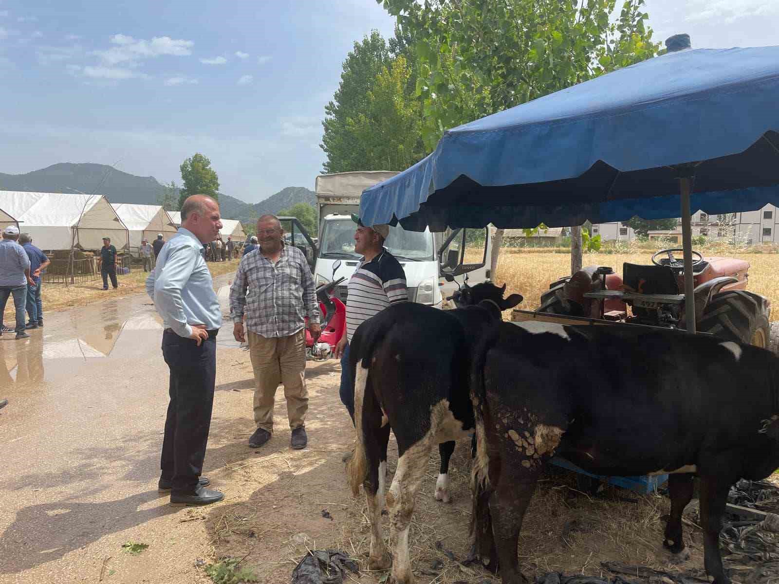 Başkan Torun kurban pazarını ziyaret etti
