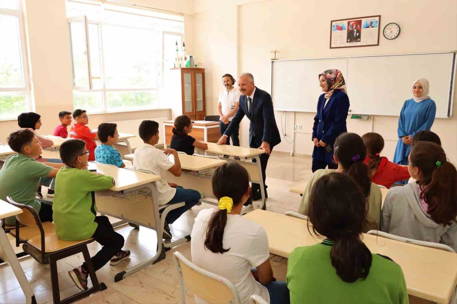 “Kitap okumayı ihmal etmeyin”
