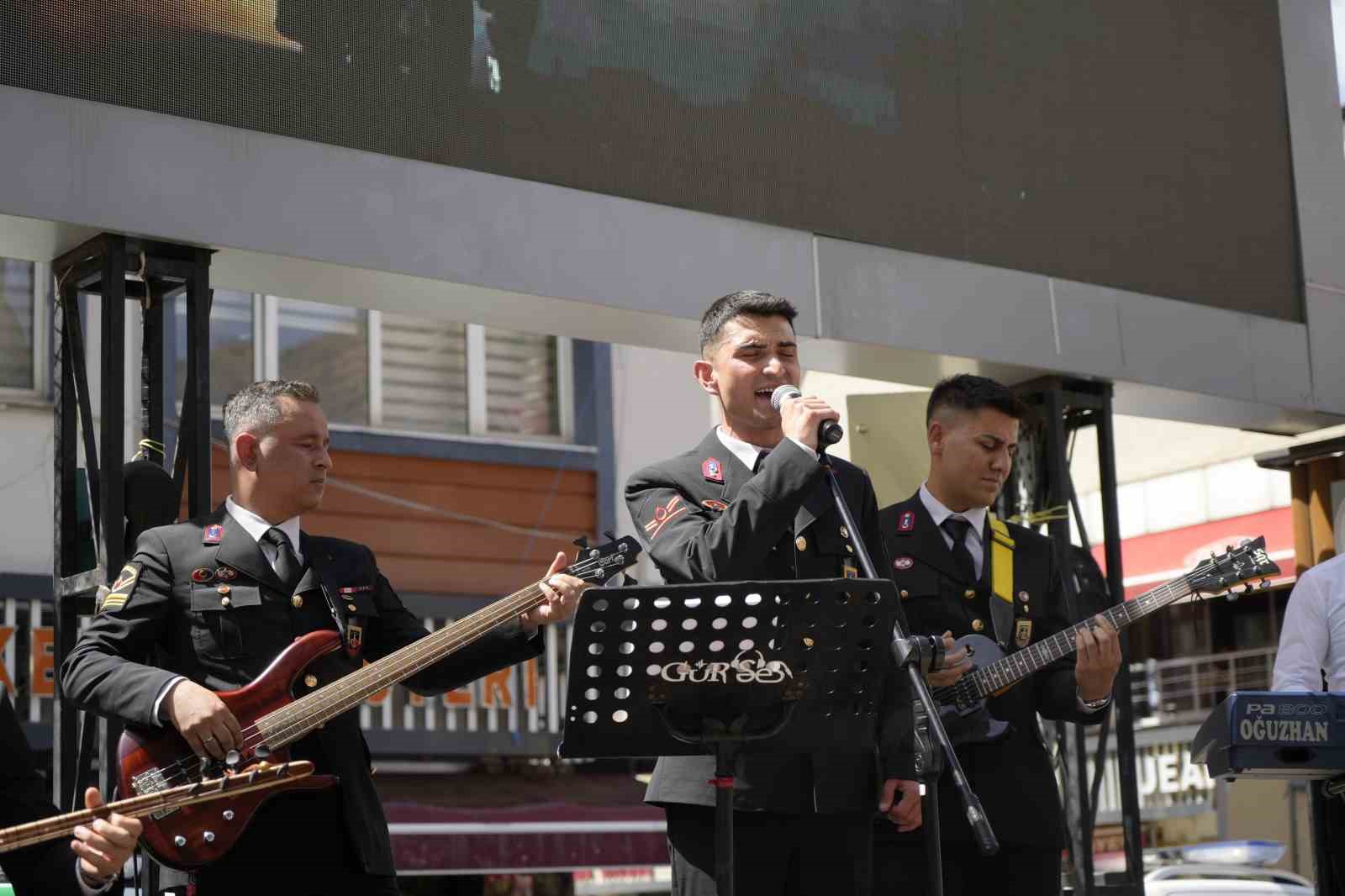 Jandarma Teşkilatı’nın 185. kuruluş yıldönümü rütbeli personelin konseriyle kutlandı
