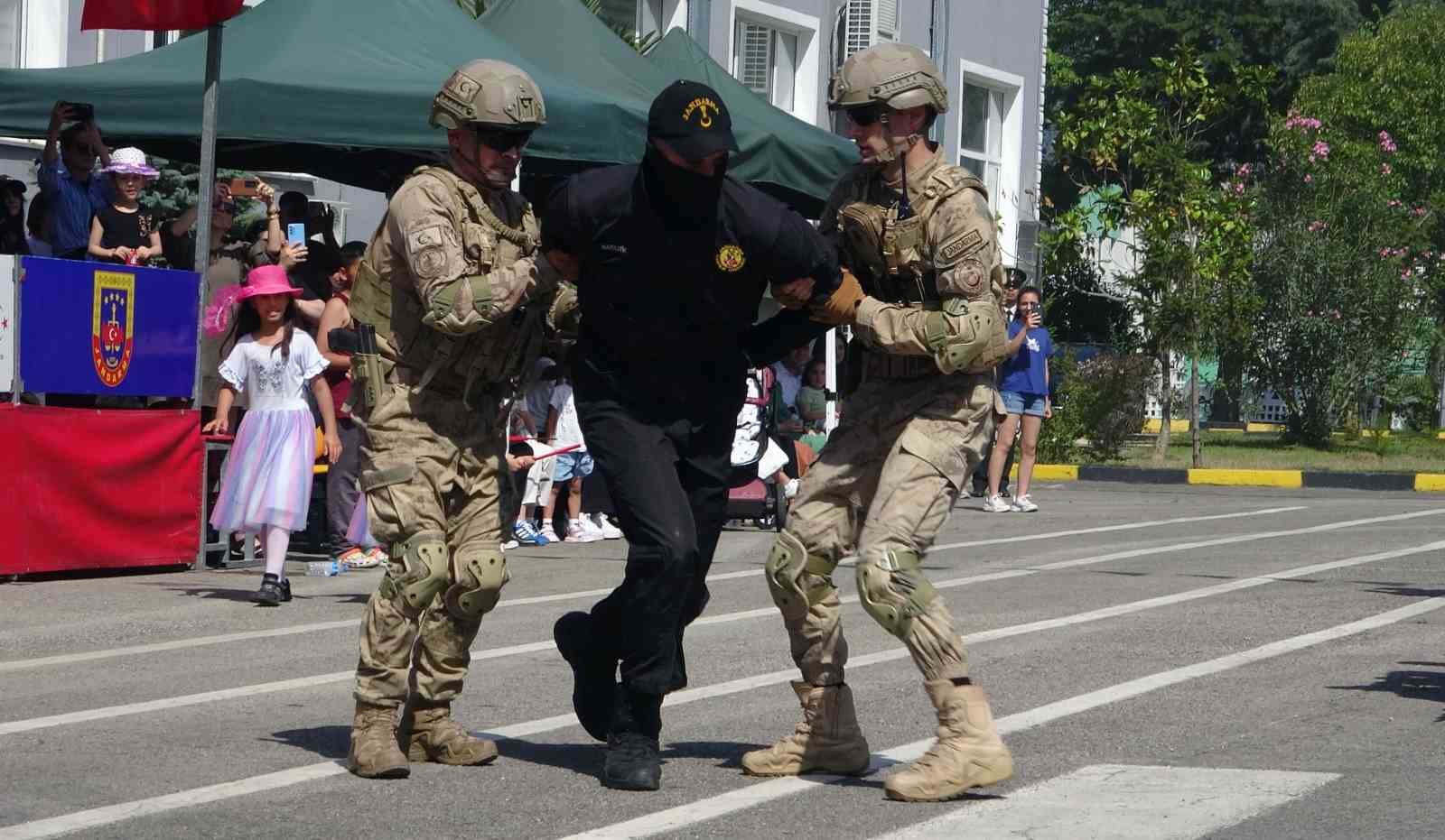 Giresun’da Jandarmadan nefes kesen gösteri
