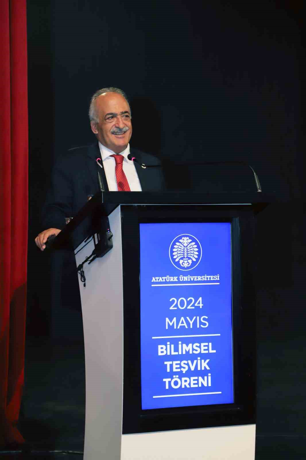 Atatürk Üniversitesi’nde bilimsel teşvik töreni
