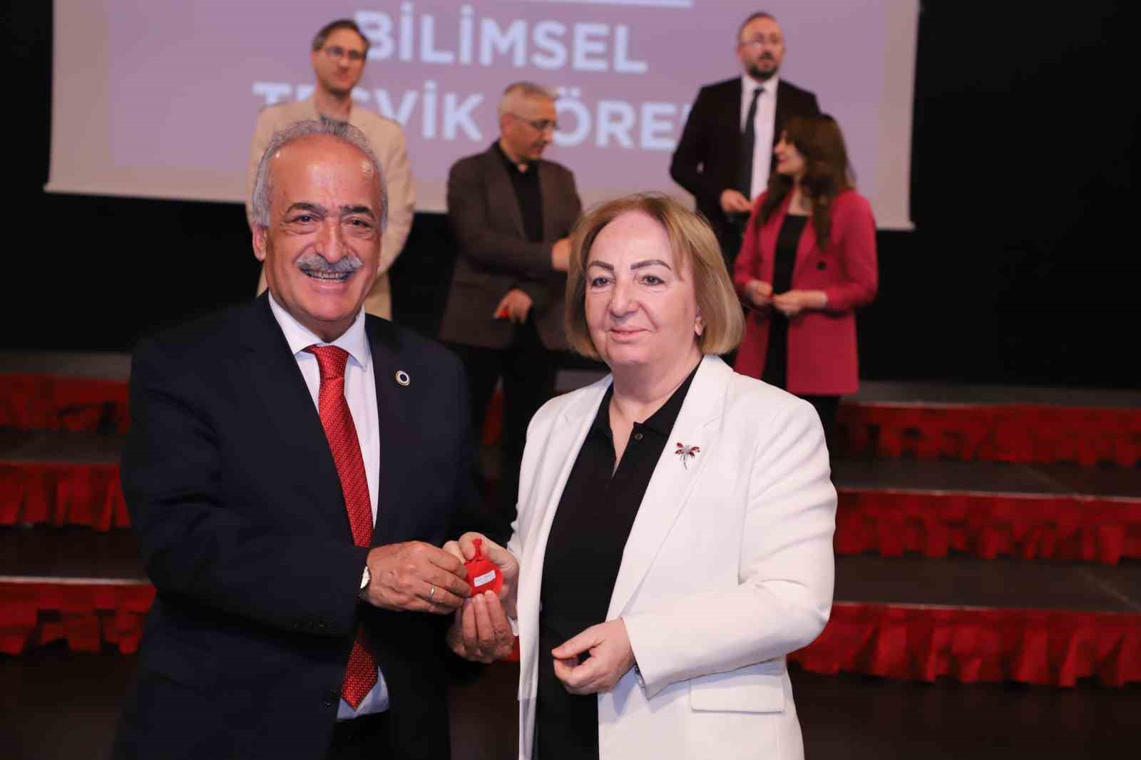 Atatürk Üniversitesi’nde bilimsel teşvik töreni
