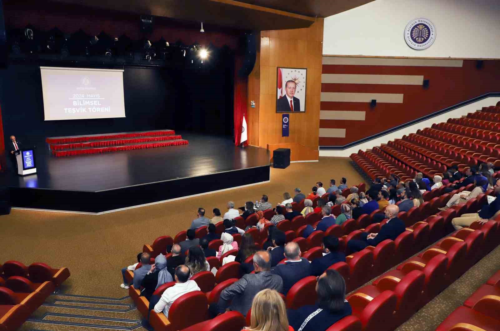 Atatürk Üniversitesi’nde bilimsel teşvik töreni
