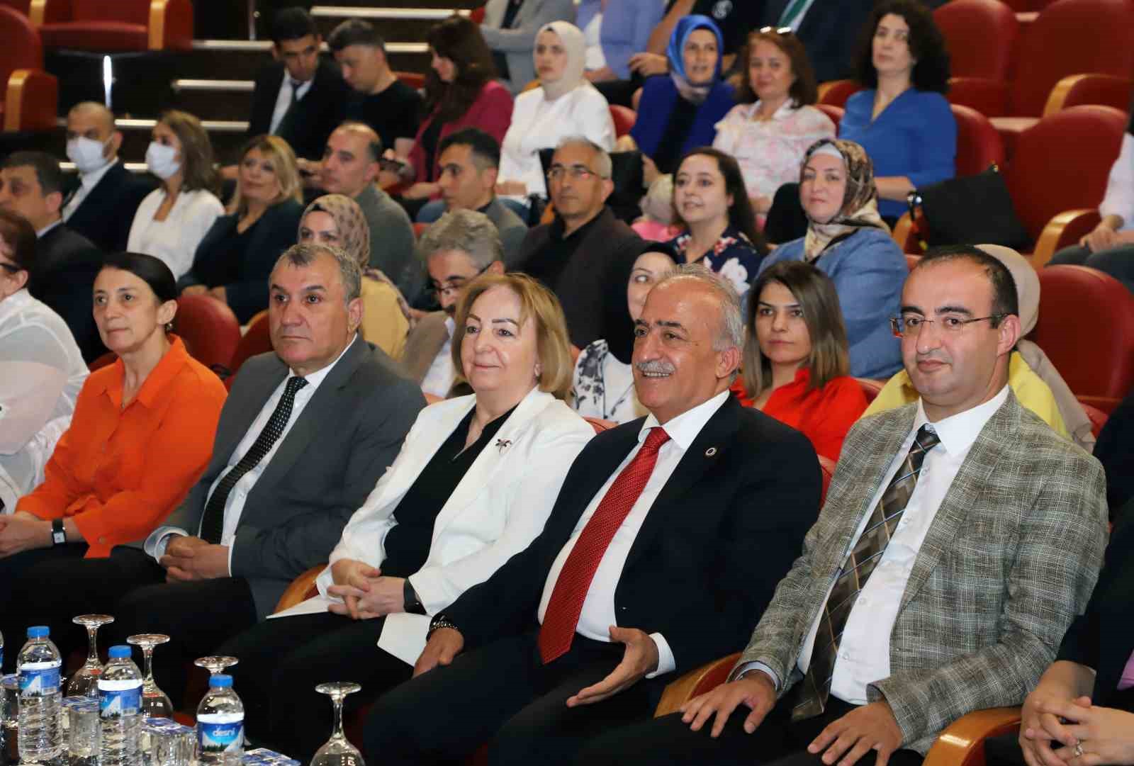 Atatürk Üniversitesi’nde bilimsel teşvik töreni
