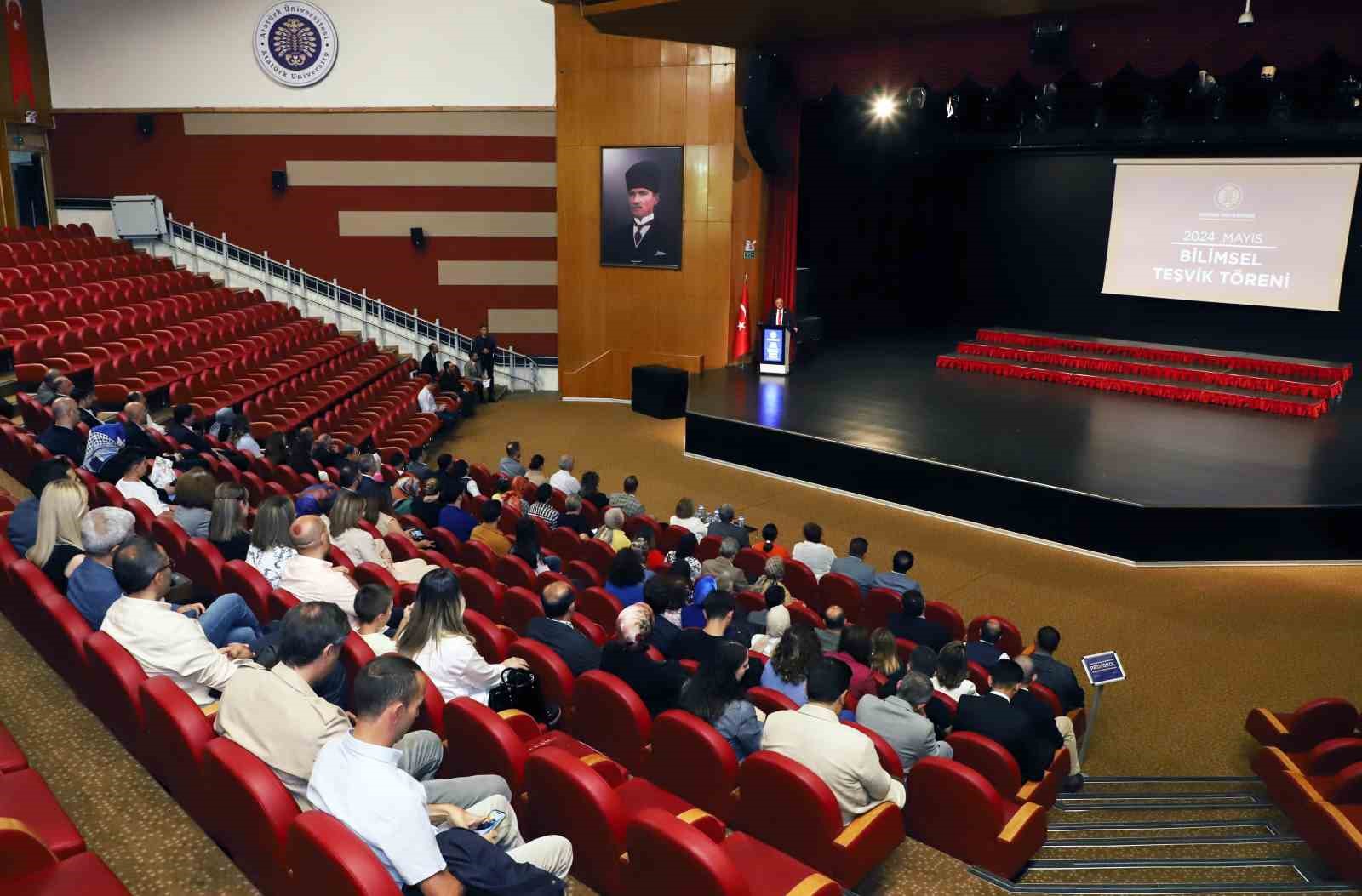 Atatürk Üniversitesi’nde bilimsel teşvik töreni
