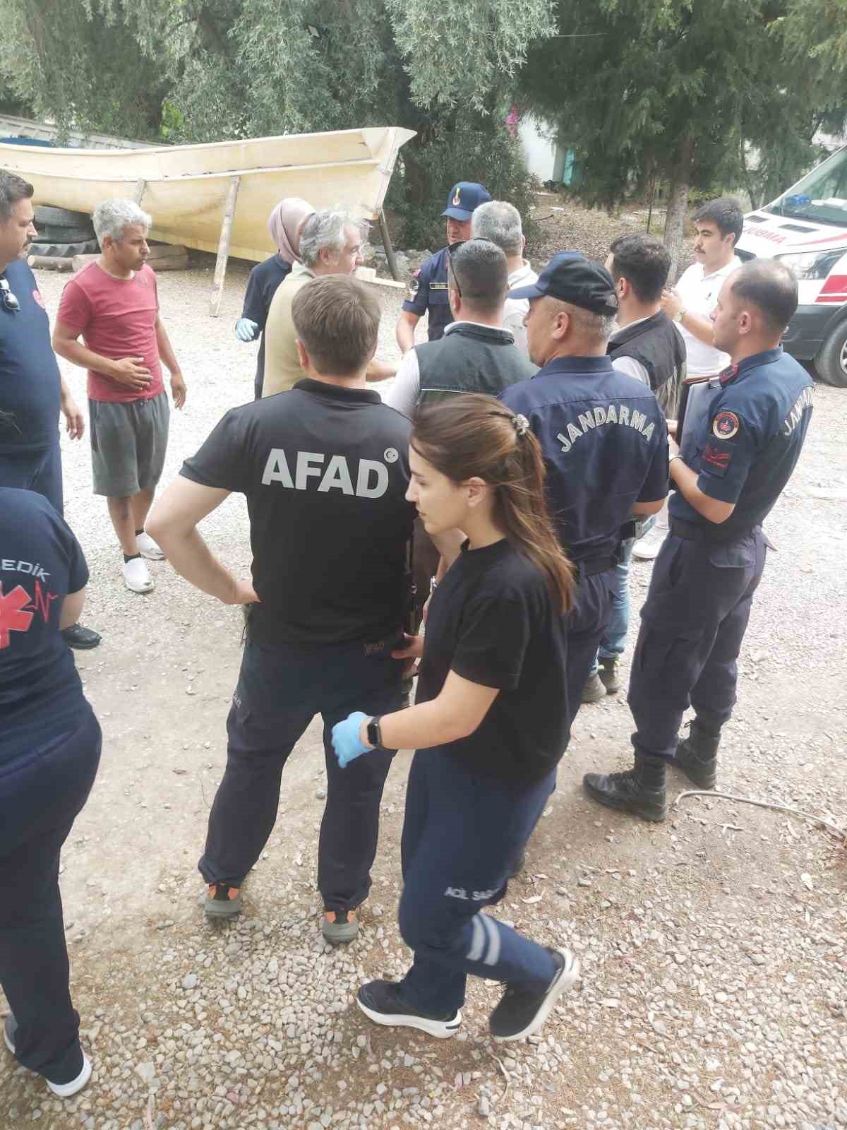 AFAD ekipleri zamanla yarıştı: Sert iniş yapan uçaktaki mürettebat balıkçı teknesiyle karaya çıkarıldı
