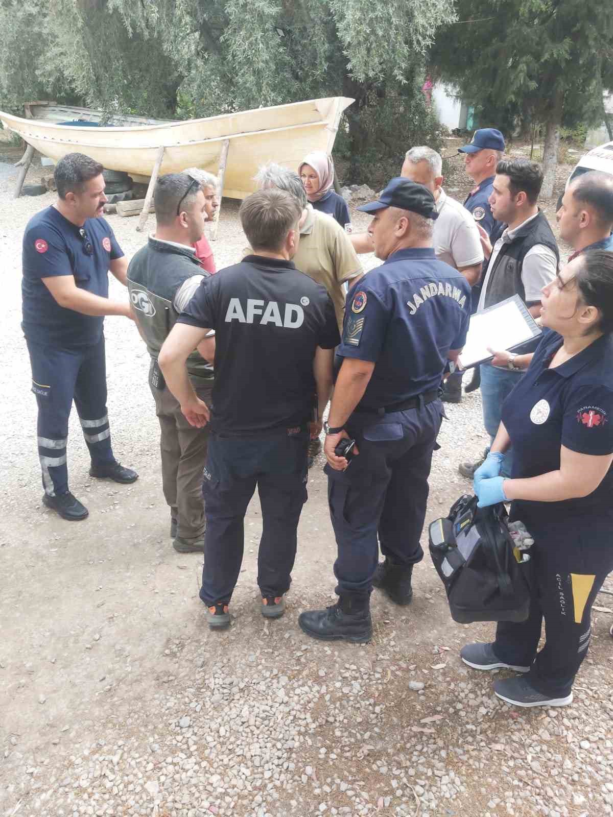 AFAD ekipleri zamanla yarıştı: Sert iniş yapan uçaktaki mürettebat balıkçı teknesiyle karaya çıkarıldı
