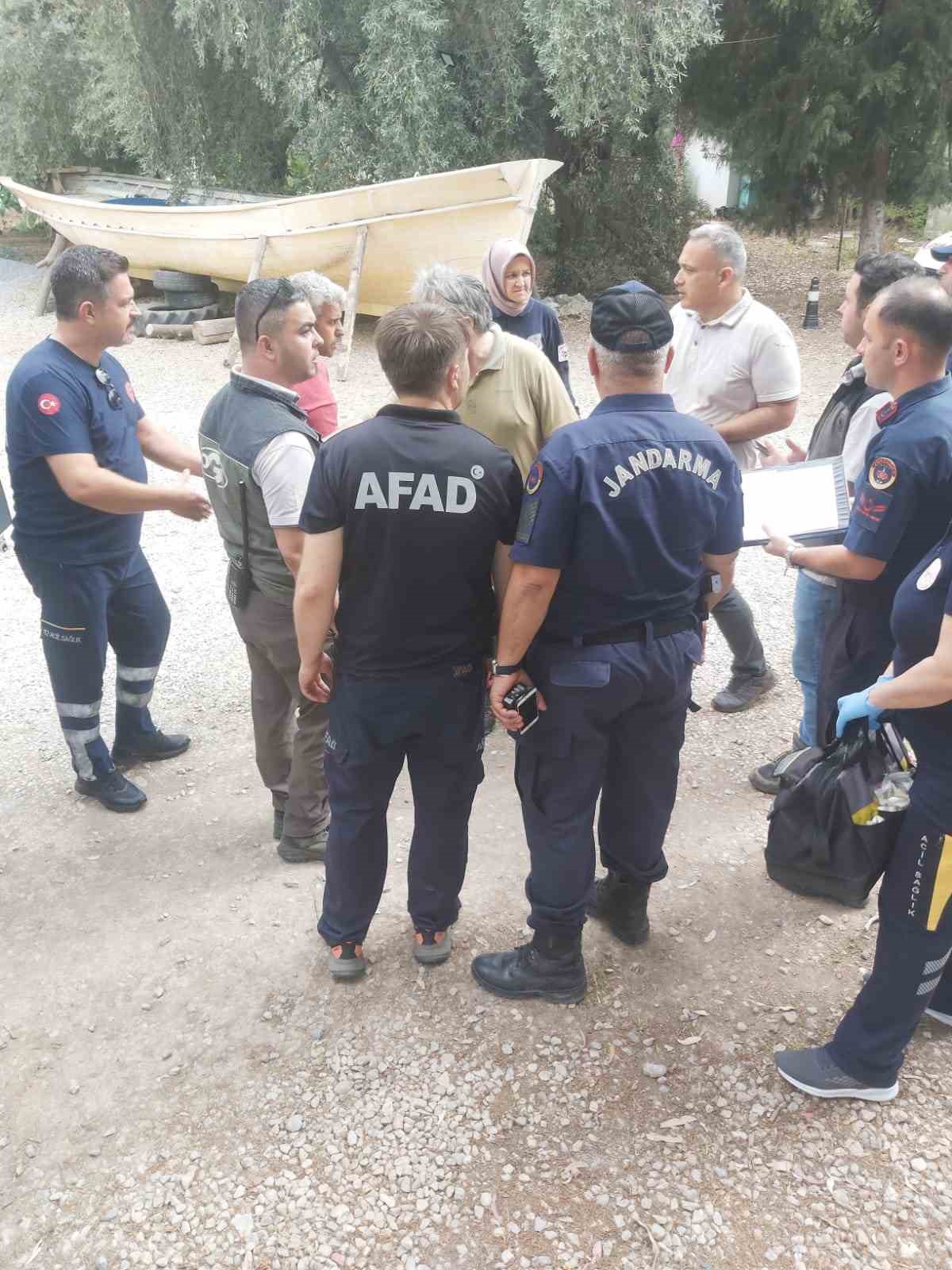 AFAD ekipleri zamanla yarıştı: Sert iniş yapan uçaktaki mürettebat balıkçı teknesiyle karaya çıkarıldı
