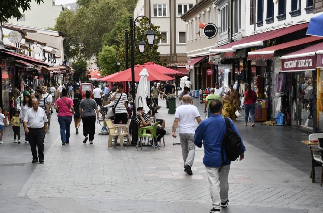 Kuşadası’na tatilci akını başladı
