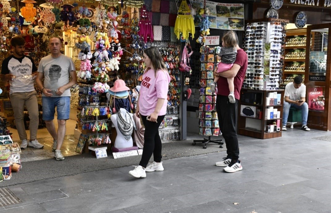 Kuşadası’na tatilci akını başladı
