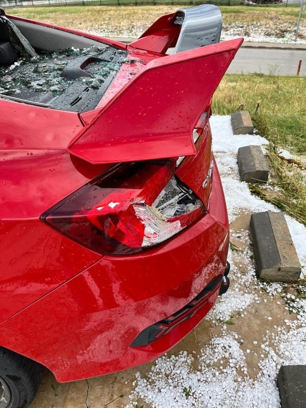 Kırklareli’nde ceviz büyüklüğünde yağan dolu otomobillere zarar verdi
