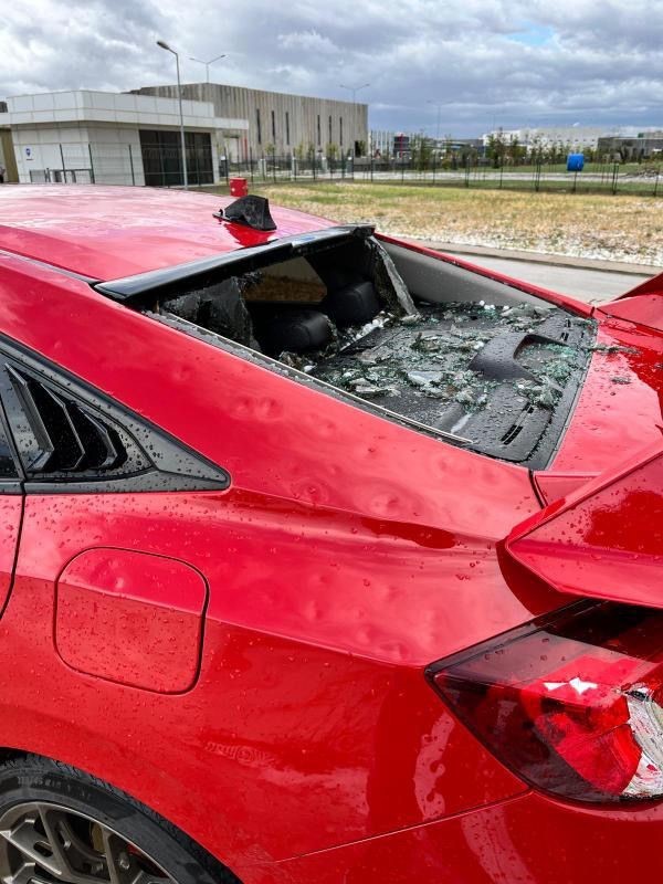 Kırklareli’nde ceviz büyüklüğünde yağan dolu otomobillere zarar verdi
