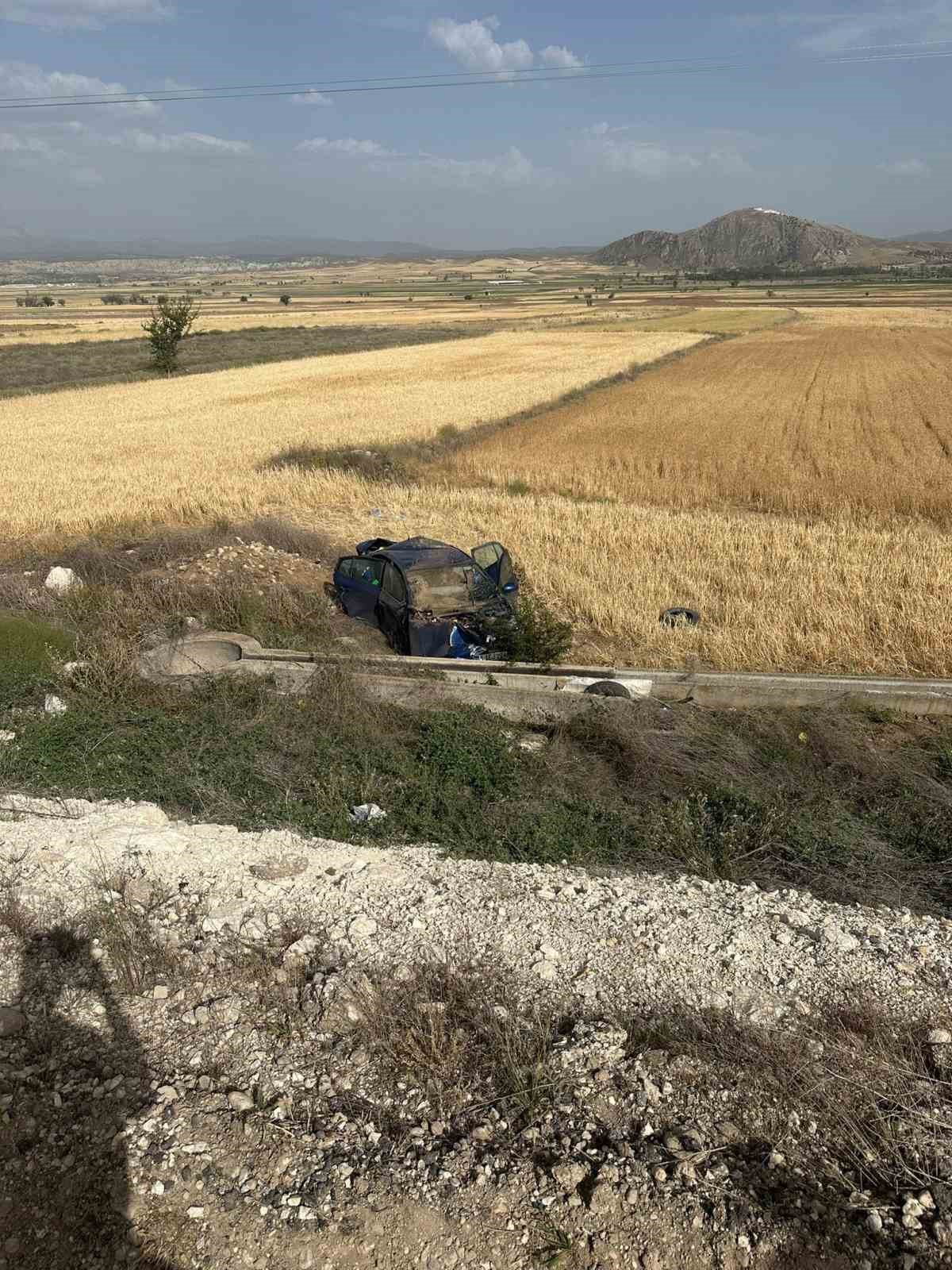 Burdur-Fethiye karayolunda kontrolden çıkan otomobil şarampole devrildi: 4 yaralı
