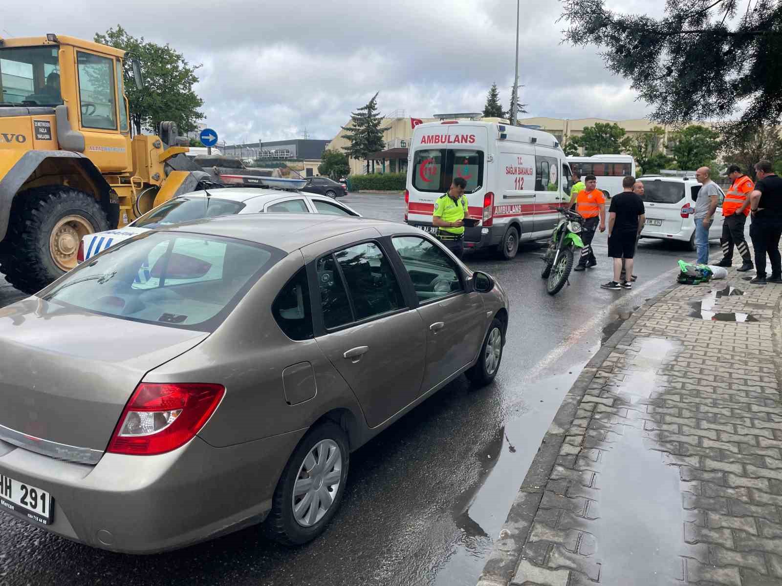 Kapaklı’da otomobil ile çarpışan motosikletteki 2 kişi yaralandı
