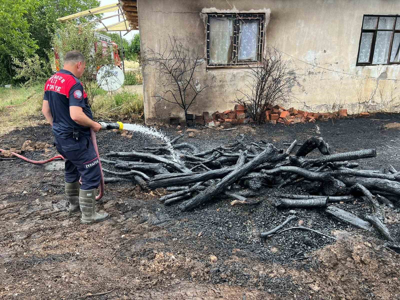 Burdur’da gün içinde çıkan yangınlarda 700 dekar alan ve 1 ev ile odunluk yandı
