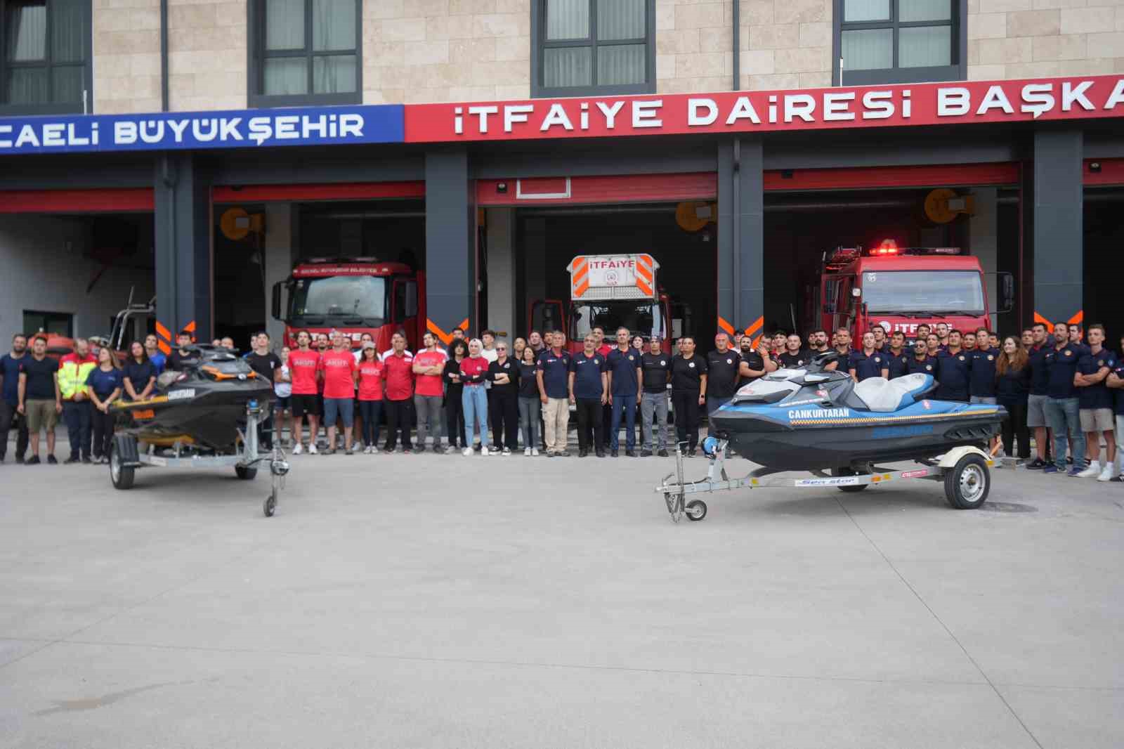 KOSKEM ekibi deniz sezonu hazırlıklarını tamamladı: Plajda hayat nöbeti yarın başlıyor
