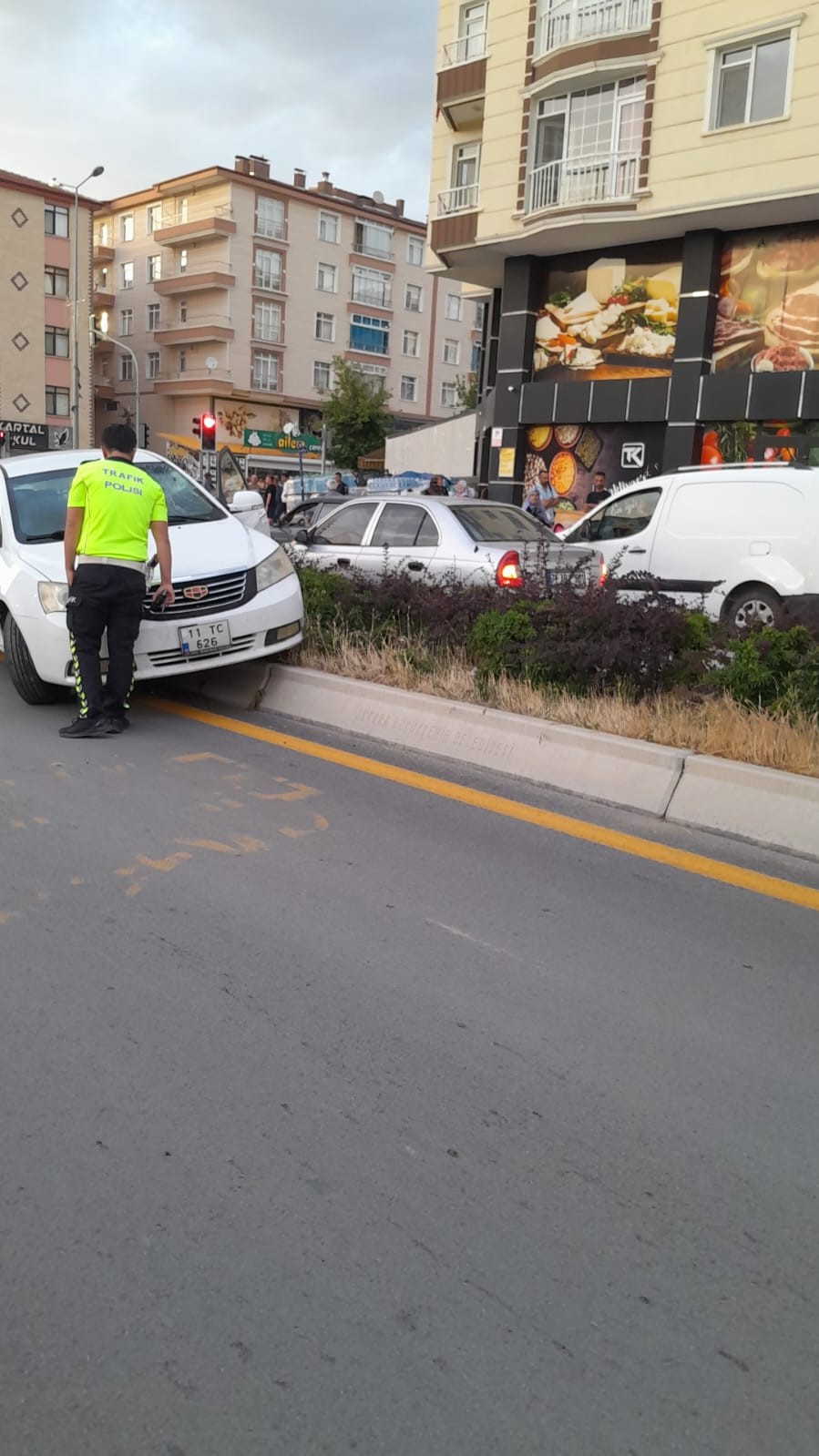 Başkent’te ehliyetsiz sürücünün çarptığı yaya yaralandı
