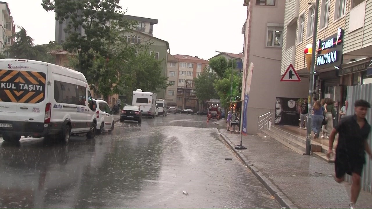 İstanbul Anadolu Yakası’nda sağanak yağış etkili oluyor
