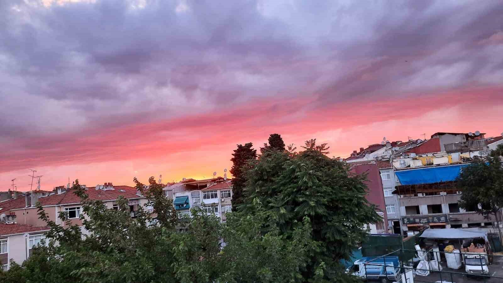 İstanbul’da gökyüzü kızıla boyandı, ortaya çıkan görüntü mest etti
