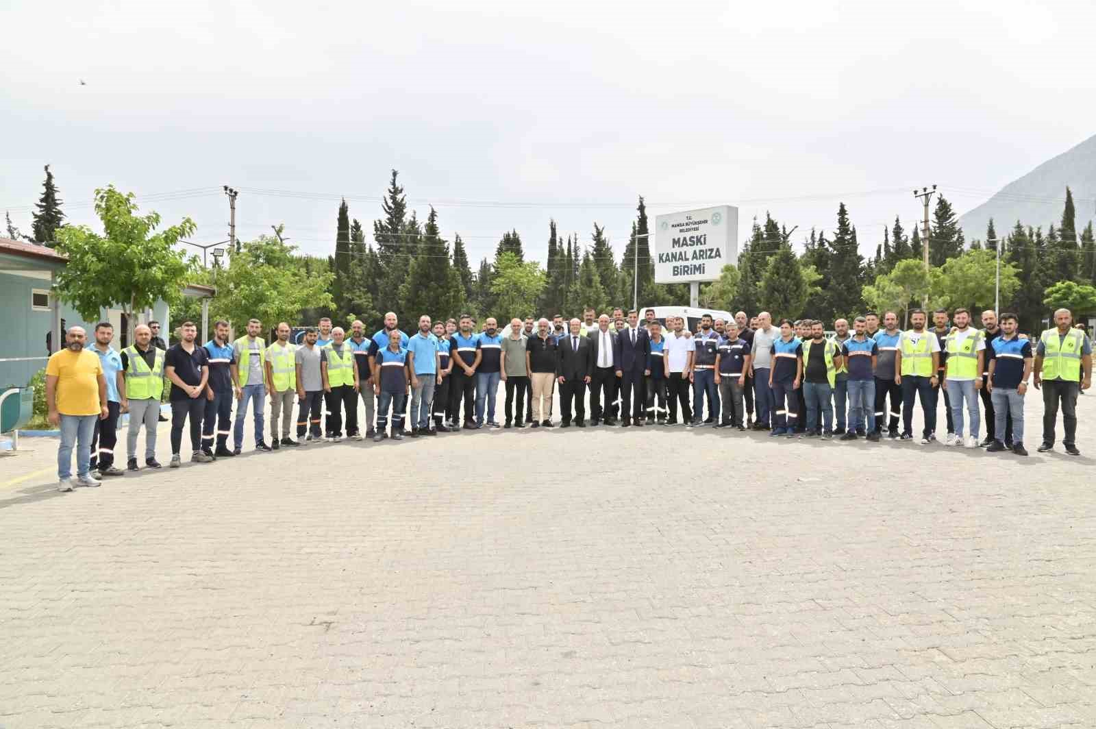 Başkan Zeyrek, mesai arkadaşlarının bayramını kutladı
