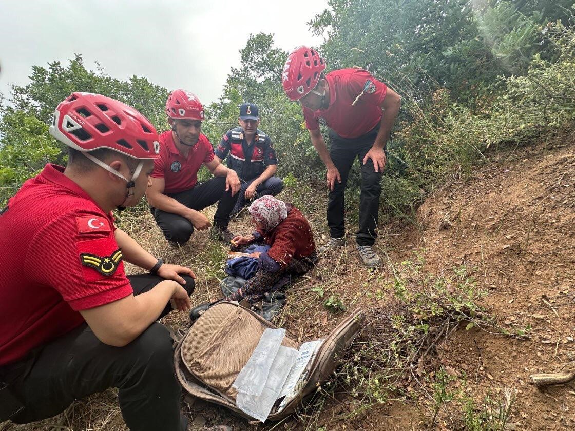 Jandarma kaybolan yaşlı aynı gün içinde buldu
