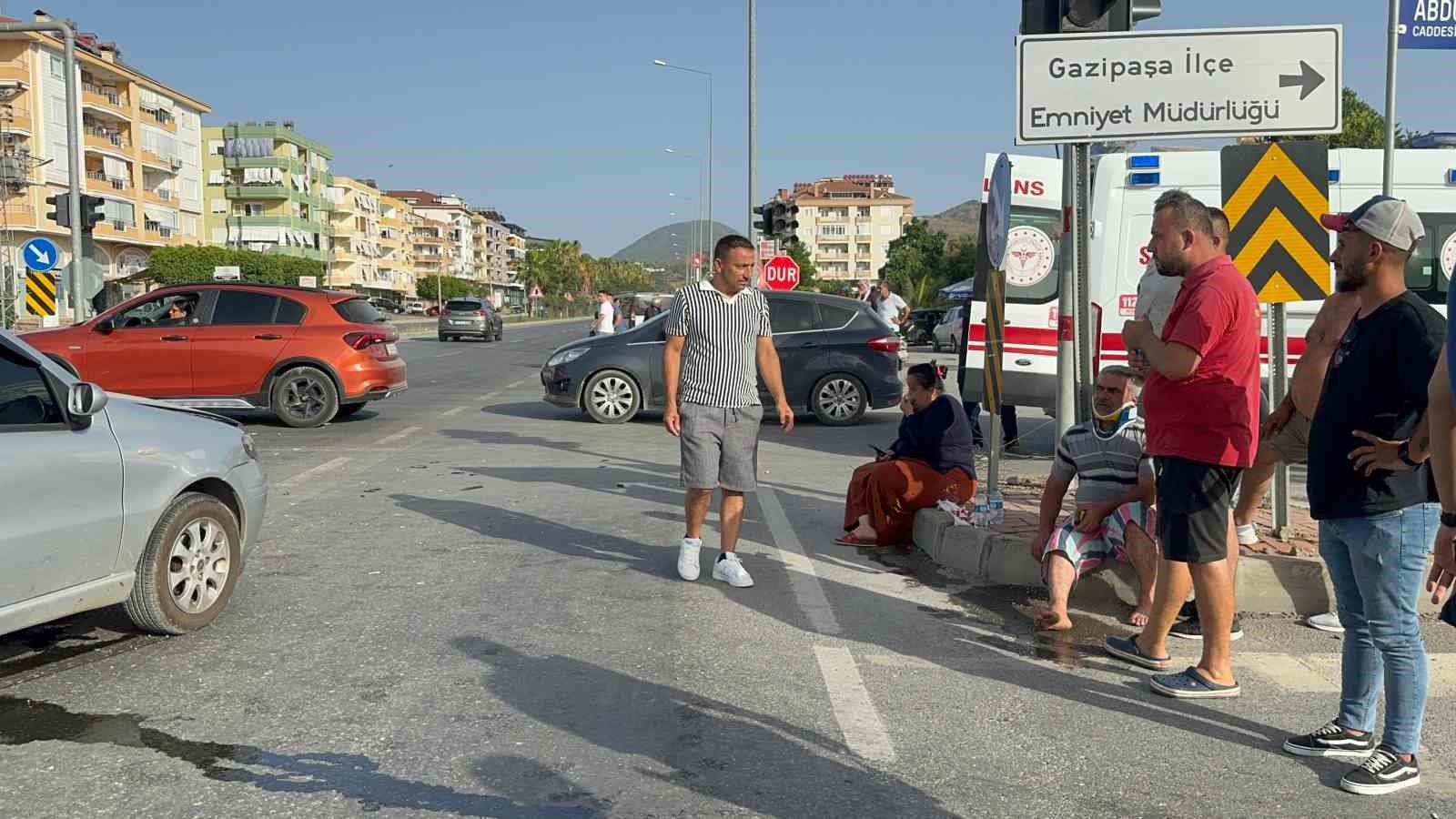 Sinyalizasyon sisteminin çalışmadığı kavşakta kaza: 4 yaralı
