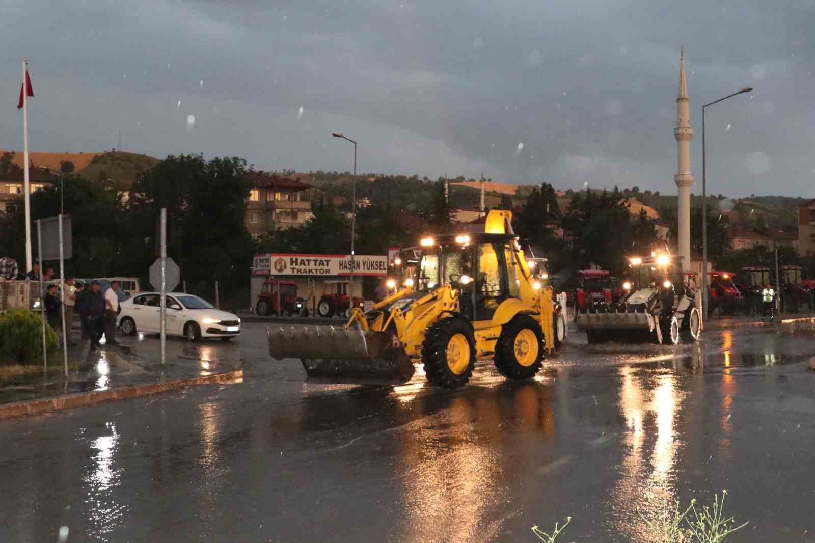 Havza’da sağanak ve dolu hayatı olumsuz etkiledi
