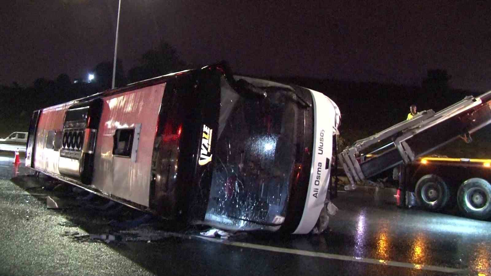 Kuzey Marmara Otoyolu’nda yolcu otobüsü devrildi
