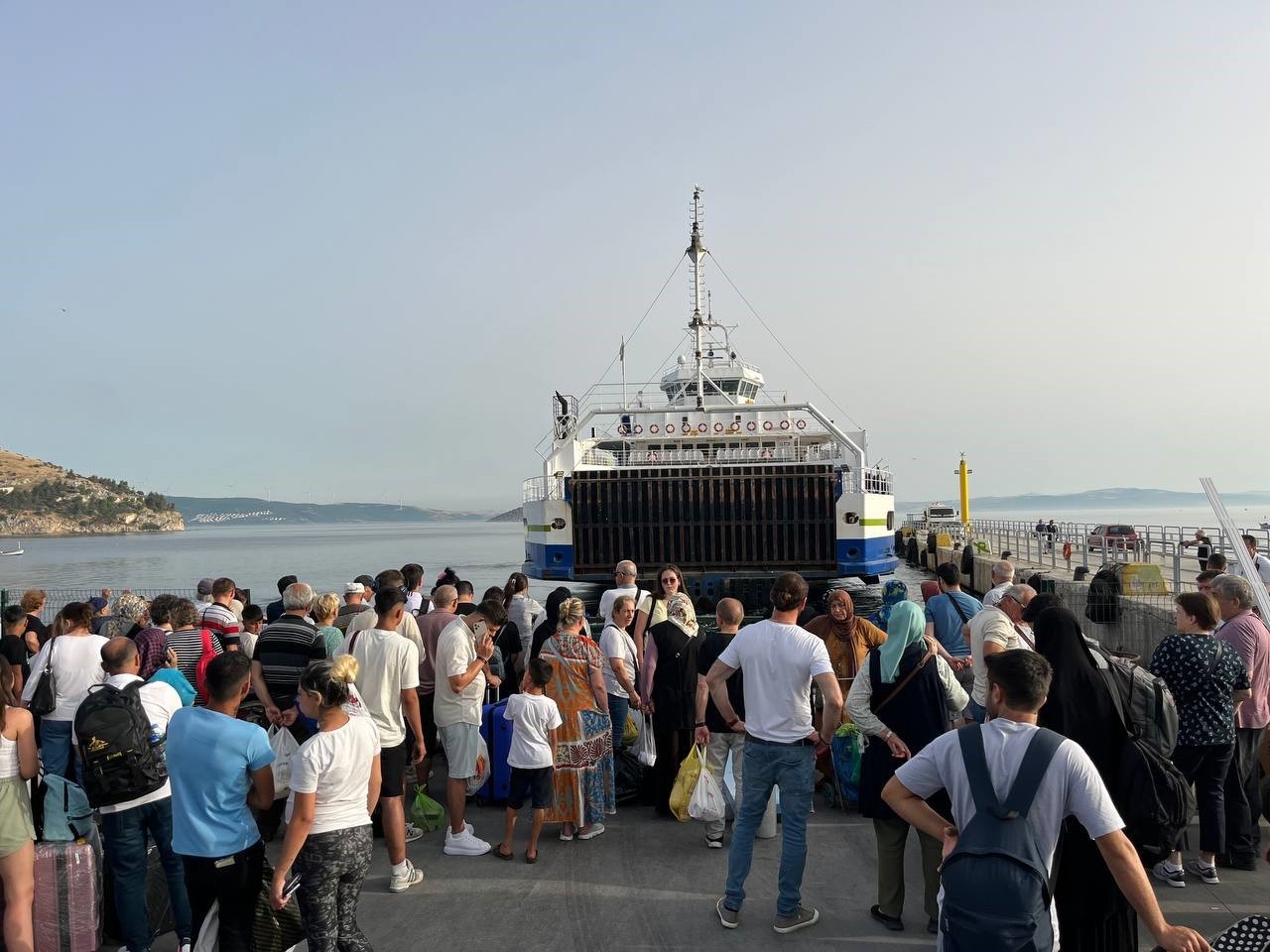 Erdek iskelesinde bayram tatili yoğunluğu
