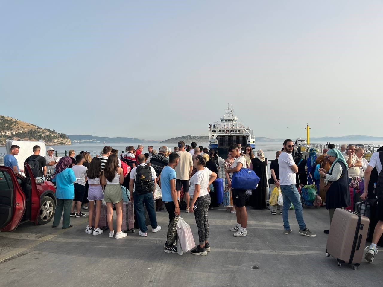 Erdek iskelesinde bayram tatili yoğunluğu
