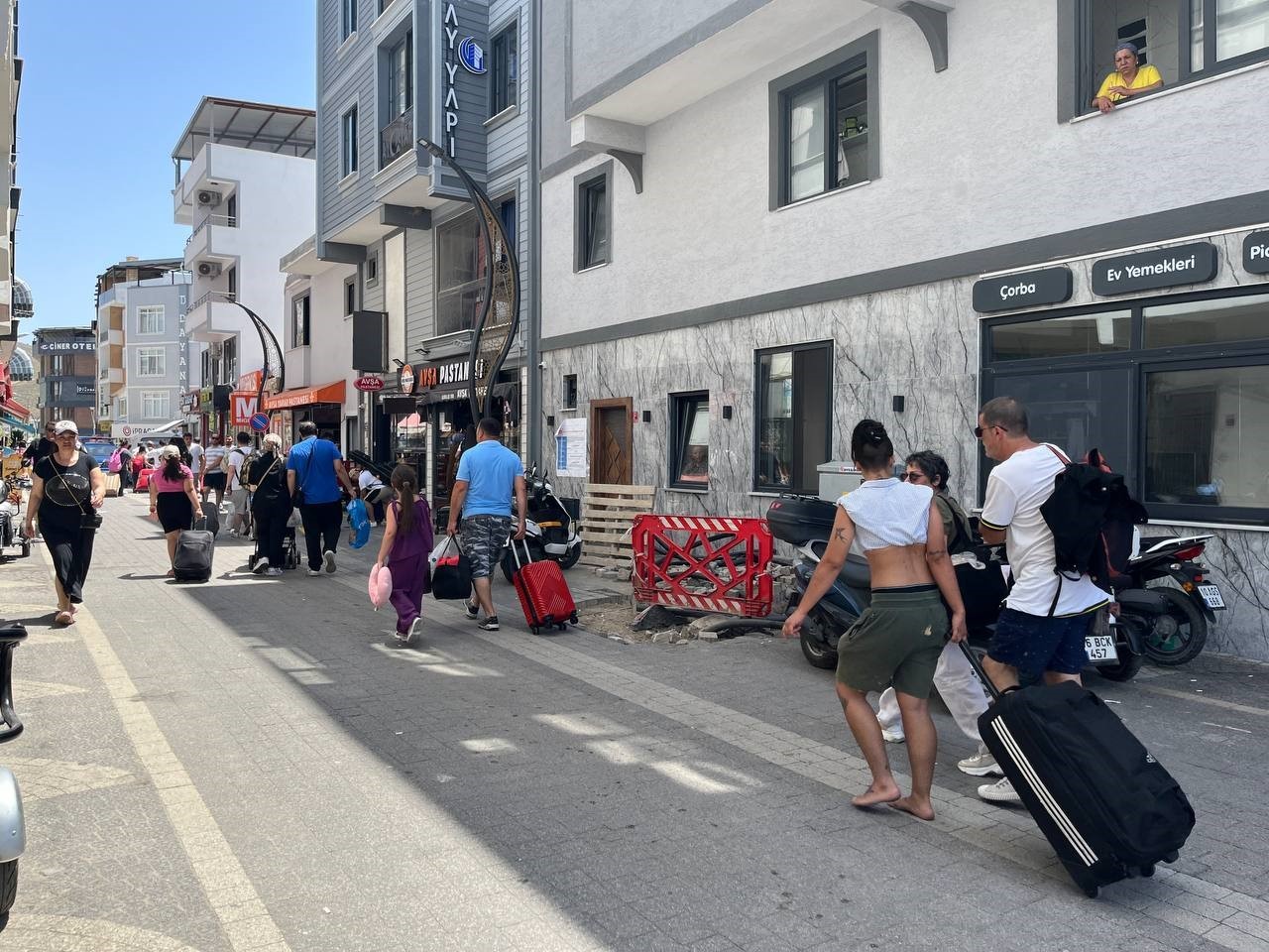 Erdek iskelesinde bayram tatili yoğunluğu
