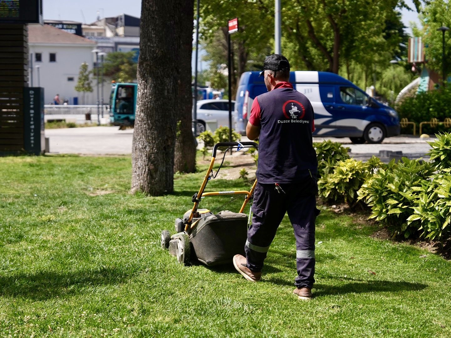 Millet Bahçesi bayrama hazır
