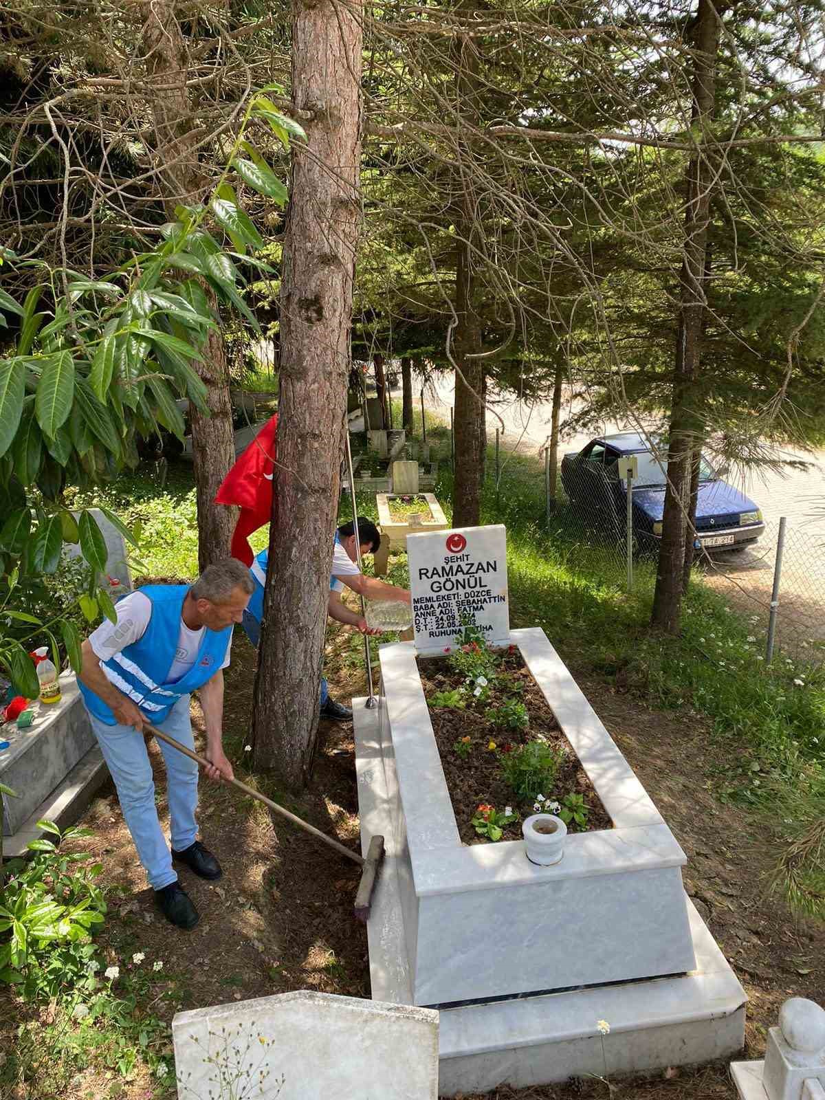 Şehit mezarları pırıl pırıl oldu
