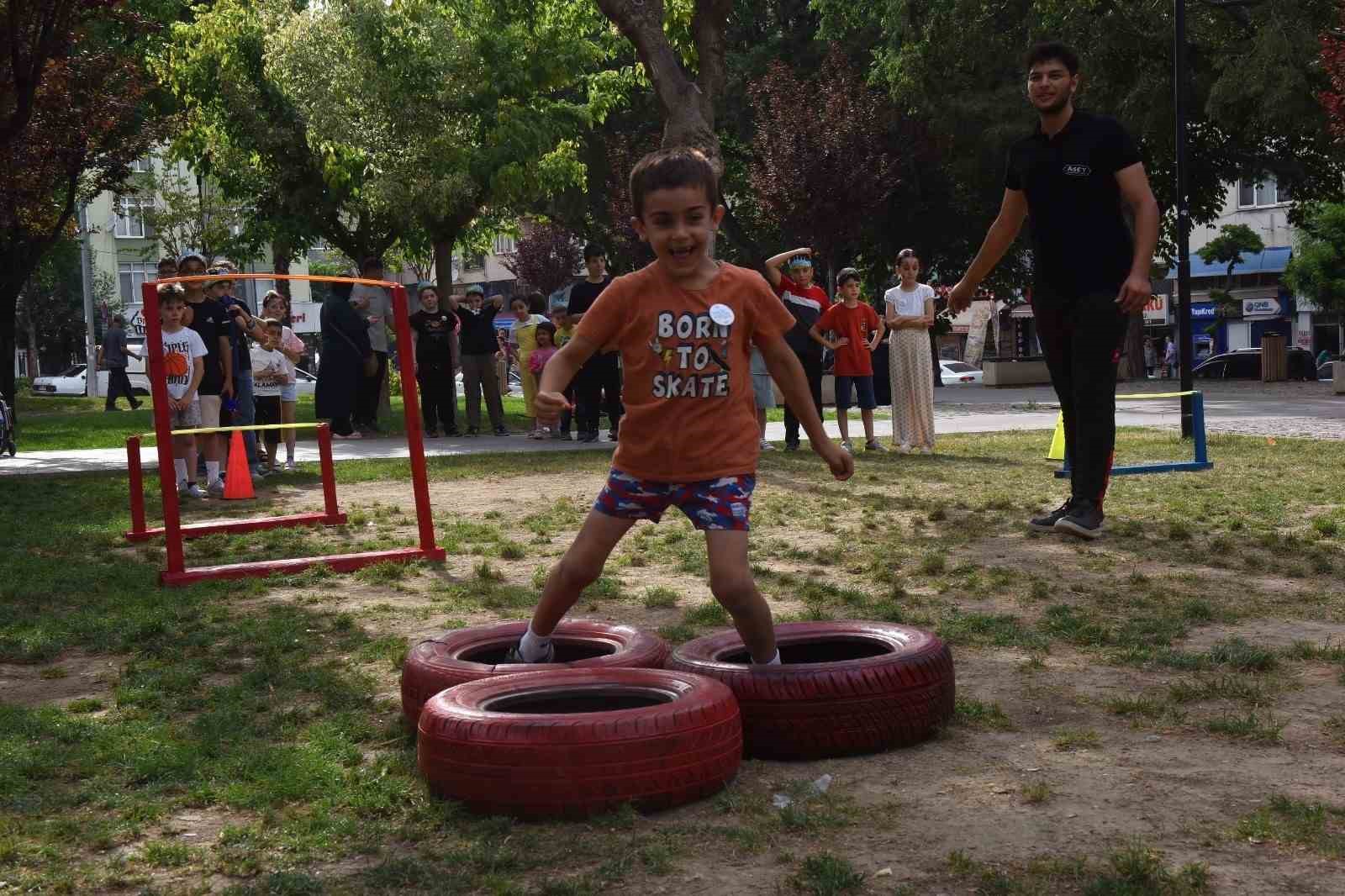 Yıldırımlı çocuklar doyasıya eğlendi
