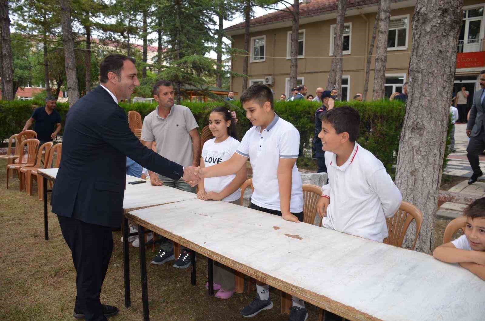 Başkan Karabacak Beylikovalılarla bayramlaştı
