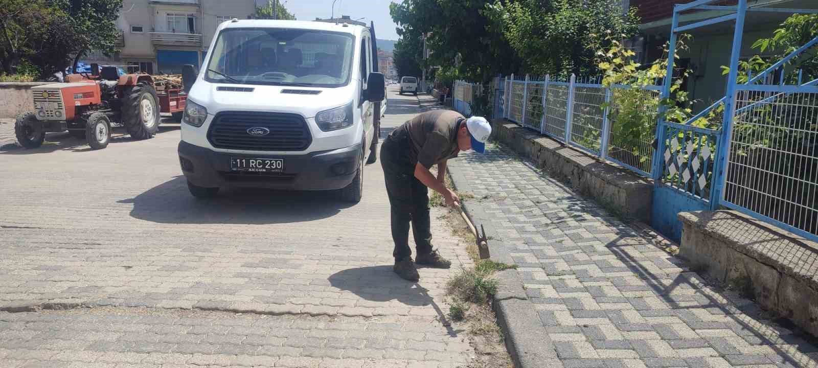 Bayram öncesi ilçede temizlik çalışmaları yapılıyor
