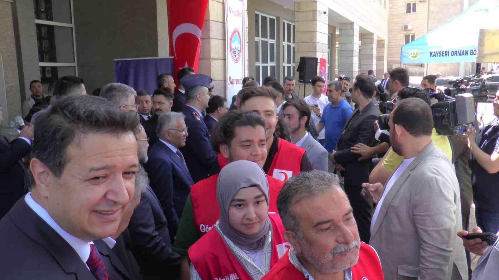 Bakan Özhaseki: “Gelişiyoruz, büyüyoruz ve bu durum düşmana korku salıyor”
