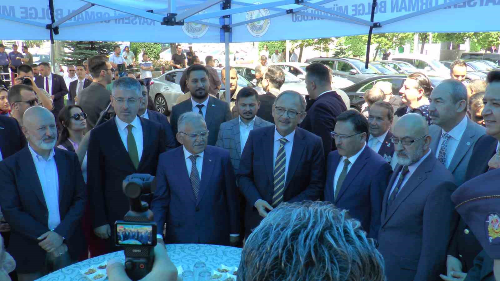 Bakan Özhaseki: “Gelişiyoruz, büyüyoruz ve bu durum düşmana korku salıyor”
