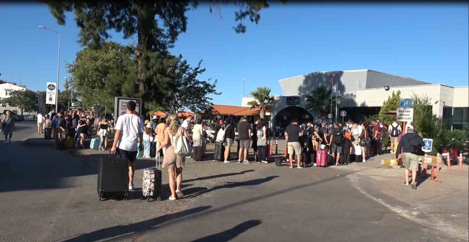 Türk tatilcilerden Yunanistan’ın Midilli Adası’na Kurban Bayramı akını
